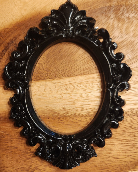 Emlems Medium Baroque Oval Frame Casting