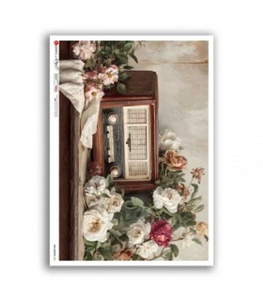 Paper Designs Old Objects 0053 Vintage Radio with Roses